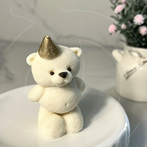 Фигурка из шоколадной глазури "Мишка в колпачке" 