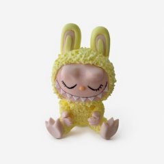 Фигурка из мастики "Лабубу жёлтый" 