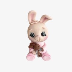 Фигурка из мастики "Зайчик с игрушкой" 